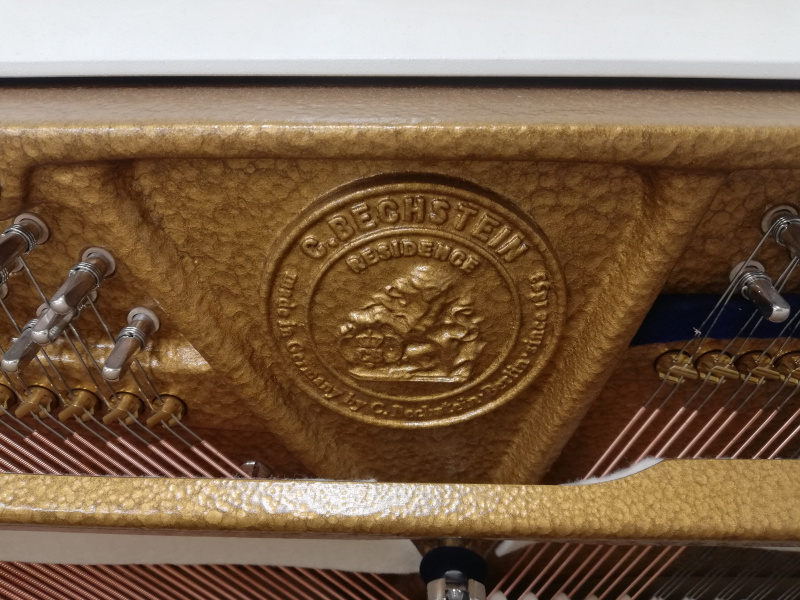 Пианино C. Bechstein Millenium 116K (BU) белое, полированное (209580, 2016 г.в.)