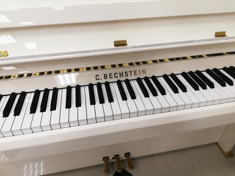 Пианино C. Bechstein Millenium 116K (BU) белое, полированное (209580, 2016 г.в.)