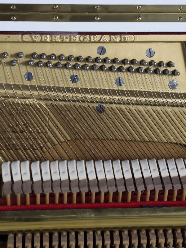 Пианино Steinway & Sons K 132 (BU) белое, полированное